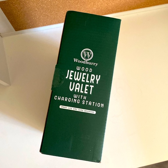 WOODBURY WOOD Jewelry Valet with Charging Station NIB - Picture 3 of 3